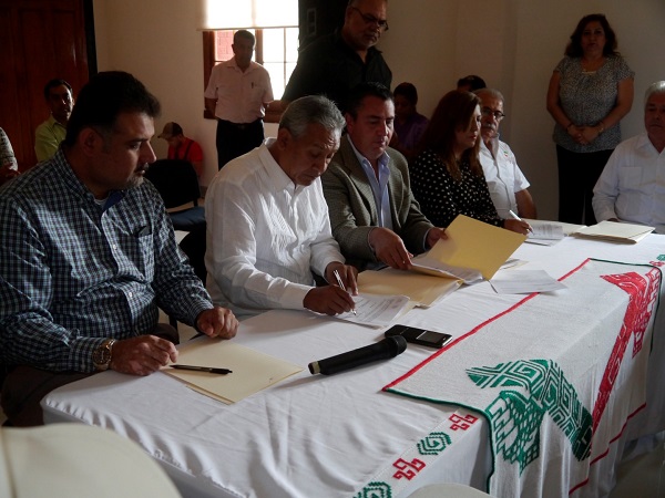 Firma del Convenio entre Ayuntamiento y SRE