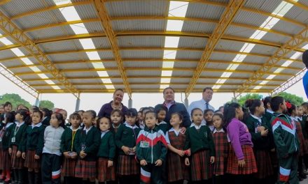Inauguran techado escuela Himno Nacional