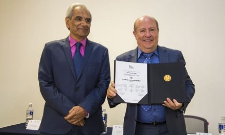 Recibe Rector Medalla José Guadalupe Posada