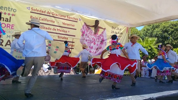 Un éxito festival de danza folclórica