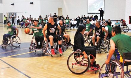 Partido de basquetbol de silla de ruedas